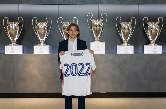 الريال يمدد عقد مودريتش