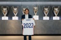 الريال يمدد عقد مودريتش