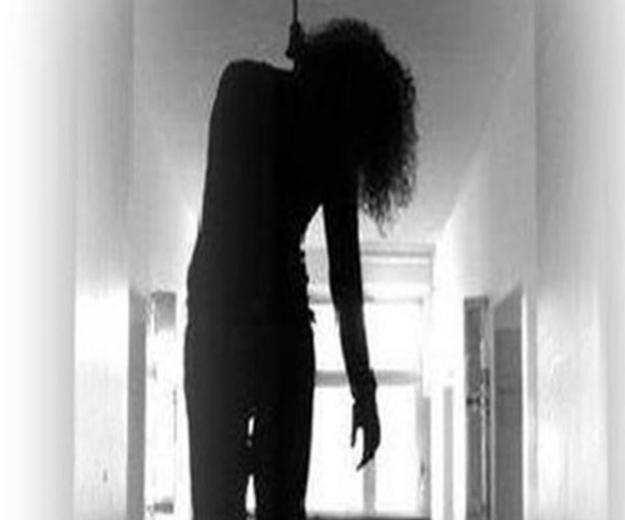 عروس مصرية تشنق نفسها داخل غرفة نومها