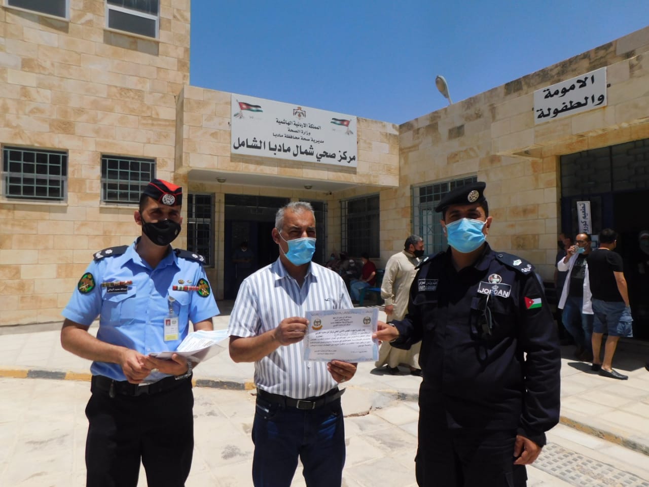 الشرطة المجتمعية في مركز أمن مأدبا الغربي تحتفل بعيد الاستقلال