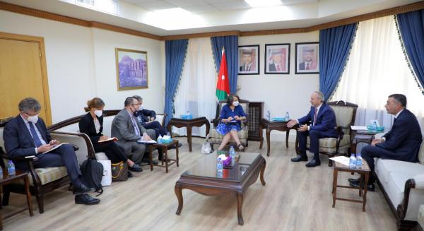 خارجية النواب تبحث مع مسؤولة إيطالية تعزيز التعاون المشترك