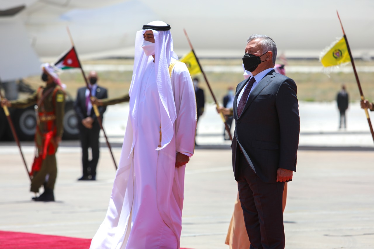 الملك وولي العهد يودعان ولي عهد أبوظبي