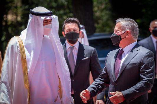 الملك مسرور بزيارة محمد بن زايد