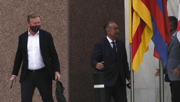 لماذا يتردد برشلونة في إقالة كومان؟