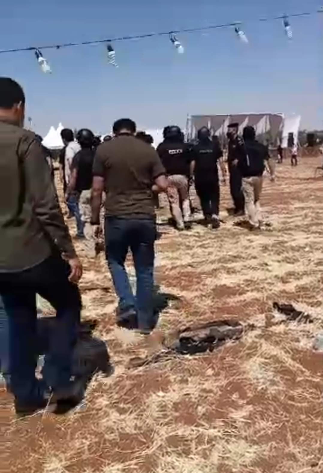 بالفيديو والصور .. الأمن يهدم خيمة أقيمت لمؤازرة النائب أسامة العجارمة في ناعور