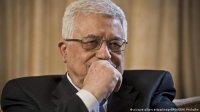 اكاديميون ومثقفون فلسطينيون يطالبون عباس بالاستقالة