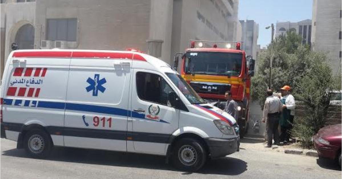 الدفاع المدني ينقذ طفله اثر حادث سقوط  الزرقاء