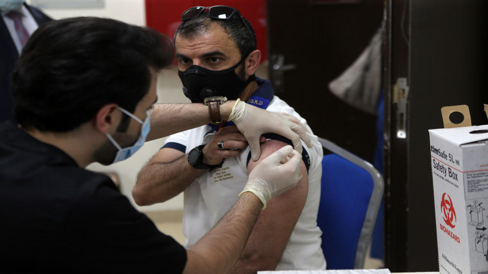 الأزمات يدعو المواطنين إلى الالتزام بموقع وموعد التطعيم
