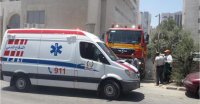 الدفاع المدني ينقذ طفله اثر حادث سقوط  الزرقاء
