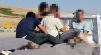 وفاة شخص سقط من صندوق مركبة دهسا