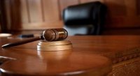 نقيب مهني وثلاثة آخرون متهمون بسوء استخدام السلطة