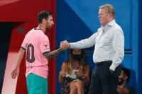 كومان يضمن البقاء في برشلونة