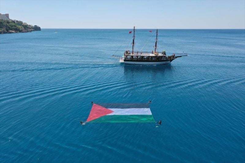 أنطاليا.. مسيرة قوارب لإحياء ذكرى "مافي مرمرة" ودعم فلسطين (صور)