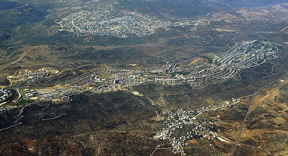 ''بينيت'' يتعهد بالوقوف بوجه الضغوط الخارجية ومواصلة البناء في المستوطنات