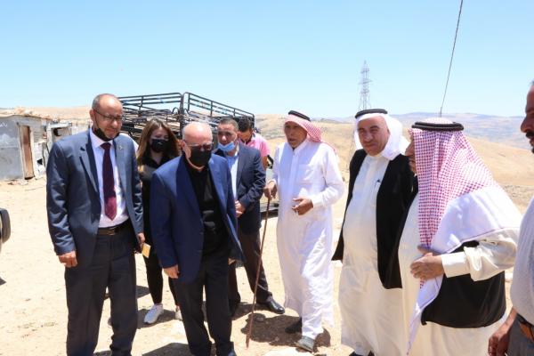 وزير الاشغال يتفقد طرق في وادي السير