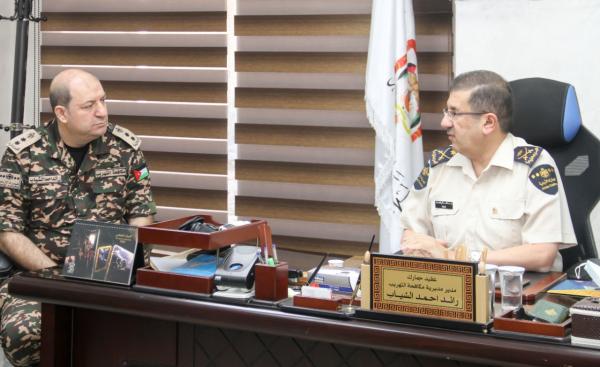 مدير عام الجمارك يتفقد مديرية مكافحة التهريب (صور)