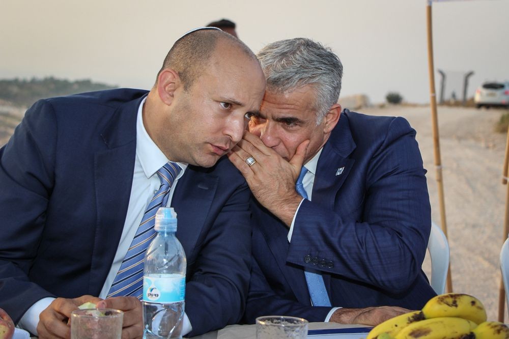 كشف تفاصيل الاتفاق الائتلافي بين بينيت ولابيد والخطوط العريضة لحكومتهما
