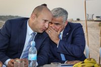 كشف تفاصيل الاتفاق الائتلافي بين بينيت ولابيد والخطوط العريضة لحكومتهما