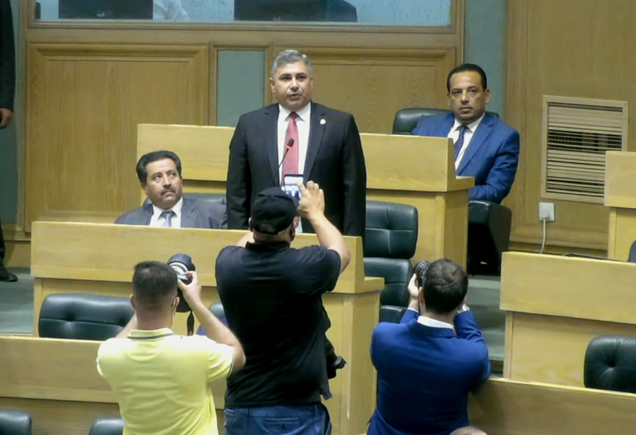 العجارمة يؤدي اليمين الدستورية عضوا في مجلس النواب