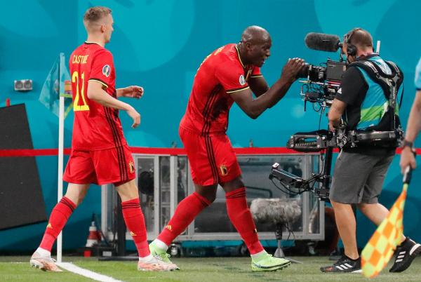 لوكاكو يهدي هدفه في مرمى روسيا إلى زميله إريكسن
