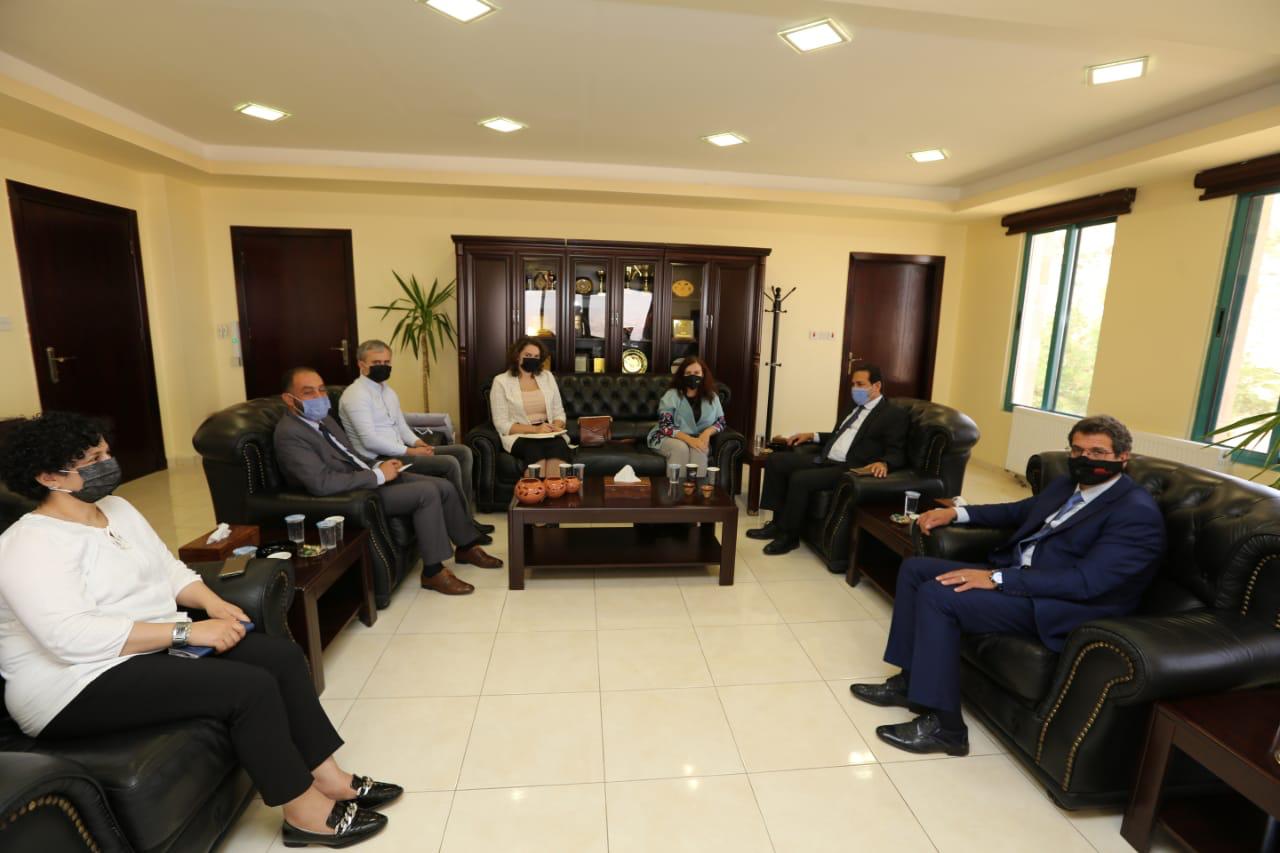 الفرجات يستقبل السفيرة الأوكرانية في البترا