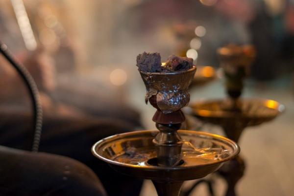 اجراءات تخفيفية تدخل حيز التنفيذ .. عودة الاراجيل وحرية الحركة لمتلقي اللقاح