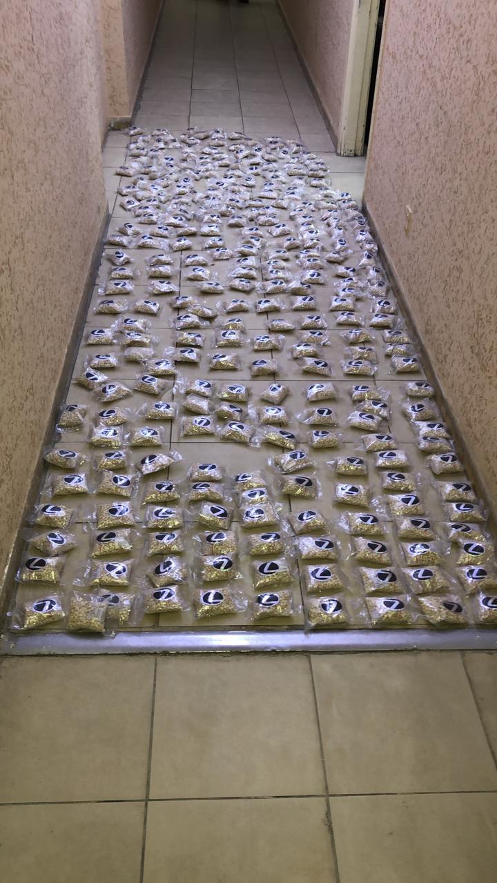 ضبط 300 الف حبة مخدرة في احد المعابر الحدودية اخفيت داخل مركبة شحن