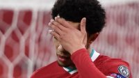 نجم ليفربول يصدم متابعيه بتسريحة جديدة