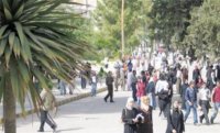 خبير اجتماعي يدعو الأهل لمتابعة دراسة طلبة الجامعات
