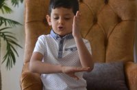أصغر معلم للغة الإشارة في الأردن - فيديو