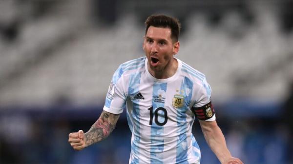 مشجع يبهر ميسي بوشم "غريب"