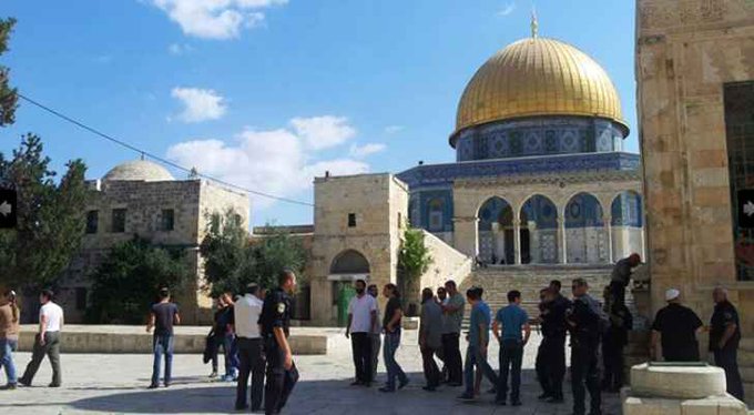 عشرات المستوطنين بقيادة المتطرف "غليك" يقتحمون المسجد الأقصى