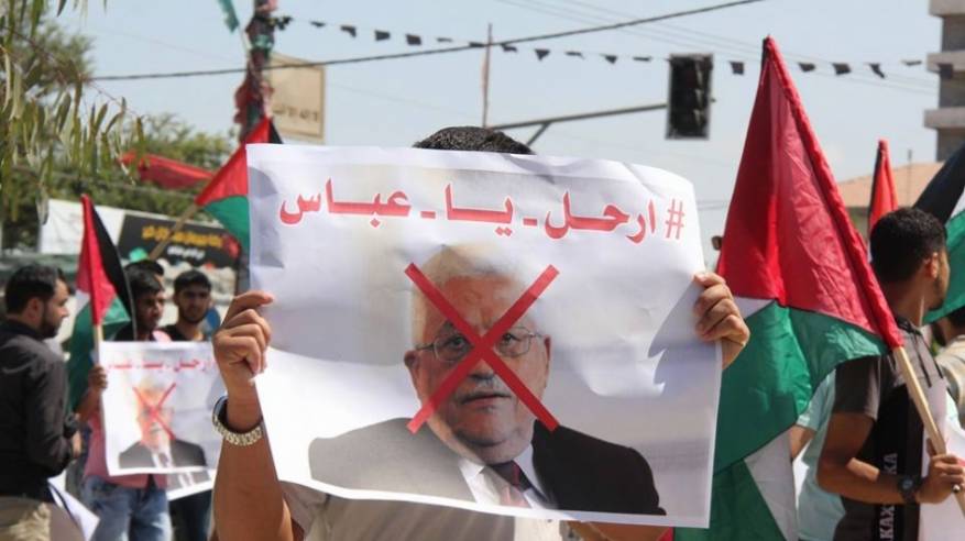بالفيديو: "الشعب يريد إسقاط النظام".. تظاهرات كبيرة برام الله عقب اغتيال نزار بنات