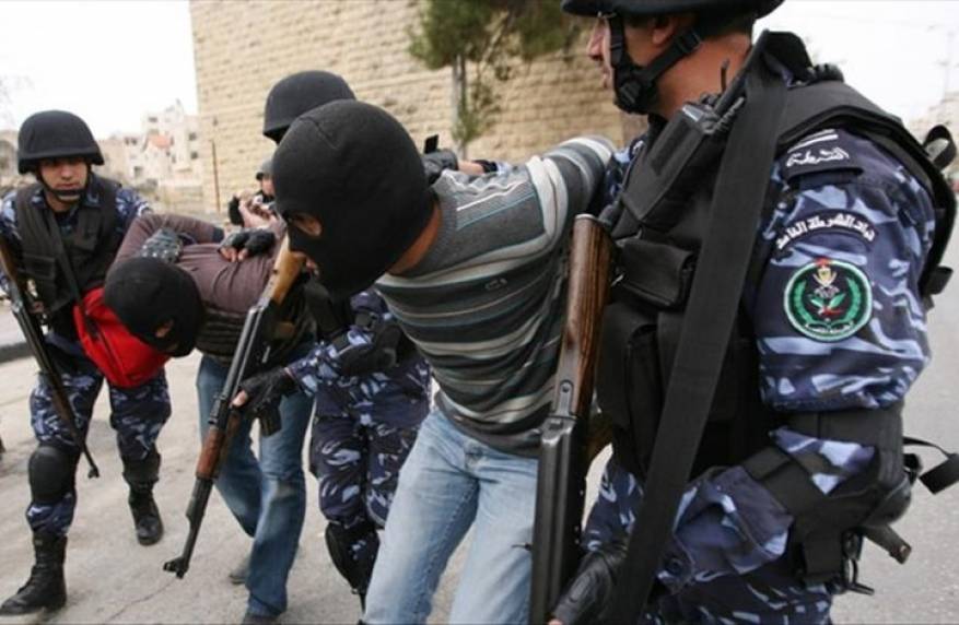 11 معتقلا سياسيا بسجون السلطة يبدؤون إضرابا عن الطعام
