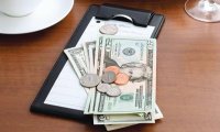 زبون يترك إكرامية 16 ألف دولار مقابل وجبة سريعة
