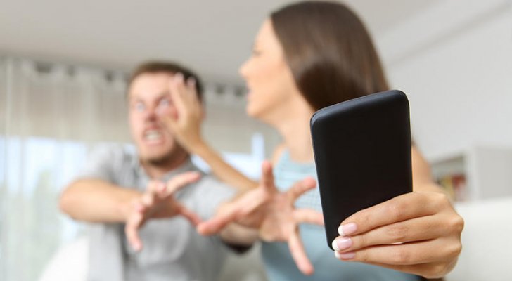 الجرائم الإلكترونية تحذر الأردنيين من أسلوب "المغافلة" لاختراق هواتفهم