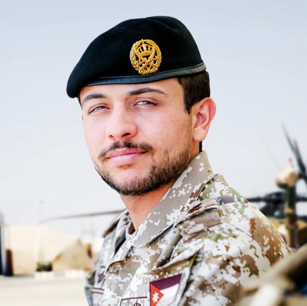 رئيس الوزراء يهنئ ولي العهد بعيد ميلاده