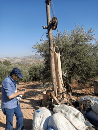 ضبط حفارة مخالفة داخل مزرعة في جرش