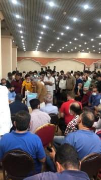 بالفيديو .. انقطاع الانترنت سبب التزاحم في مراكز التطعيم ضد كورونا