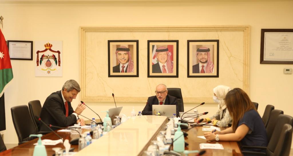 بحث المشاريع التي يمولها البنك الأوروبي في الأردن