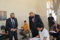 الخصاونة يتفقد طلبة التوجيهي (صور)