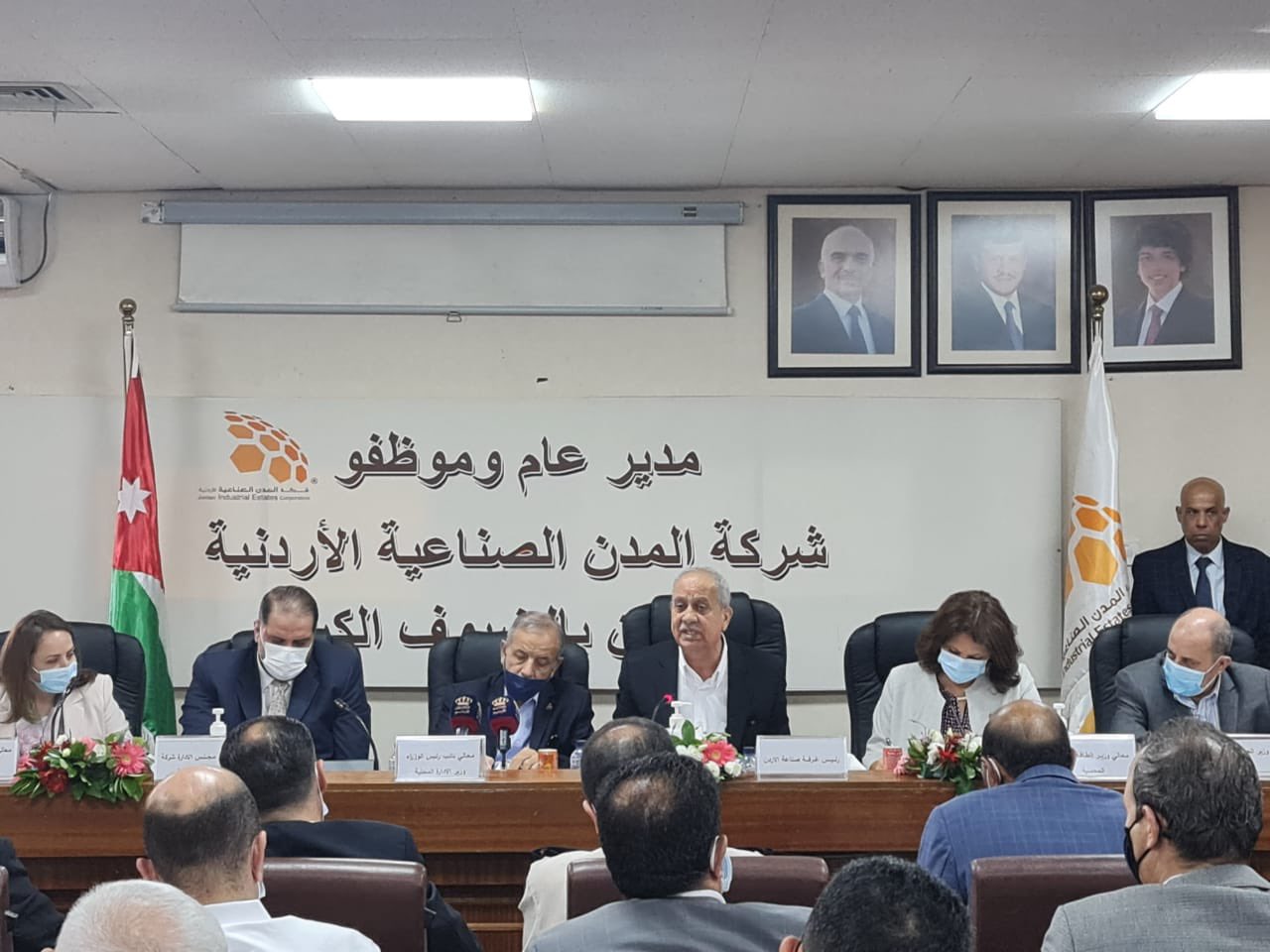 تقديم تقرير لرئيس الوزراء عن "حال القطاعات كافة ومعالجة القضايا التي تواجهها"