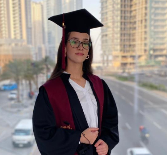الاردنية لاورا ابوسيف من اوائل الثانوية العامة الاماراتي