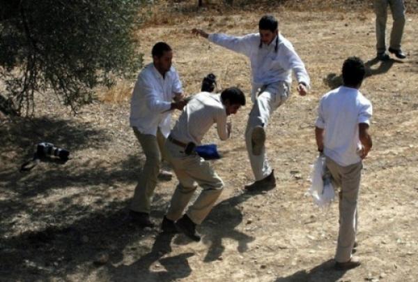 عين على القدس يرصد اعتداءات المتطرفين على الأحياء المقدسية