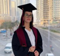 الاردنية لاورا ابوسيف من اوائل الثانوية العامة الاماراتي