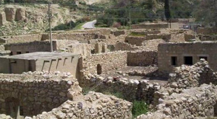 مبان قديمة وتراثية مهجورة ومهملة تتحول الى مكاره صحية في الكرك