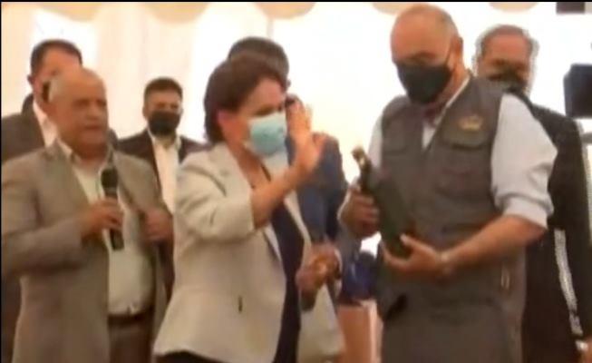 زواتي تهدي الخصاونة زجاجة نفط