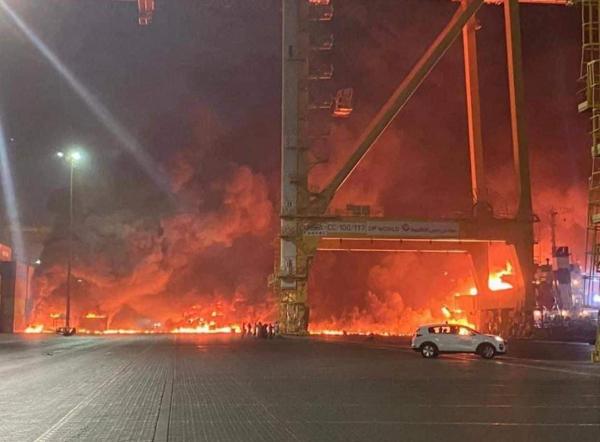 انفجار بسفينة راسية قبالة جبل علي في دبي