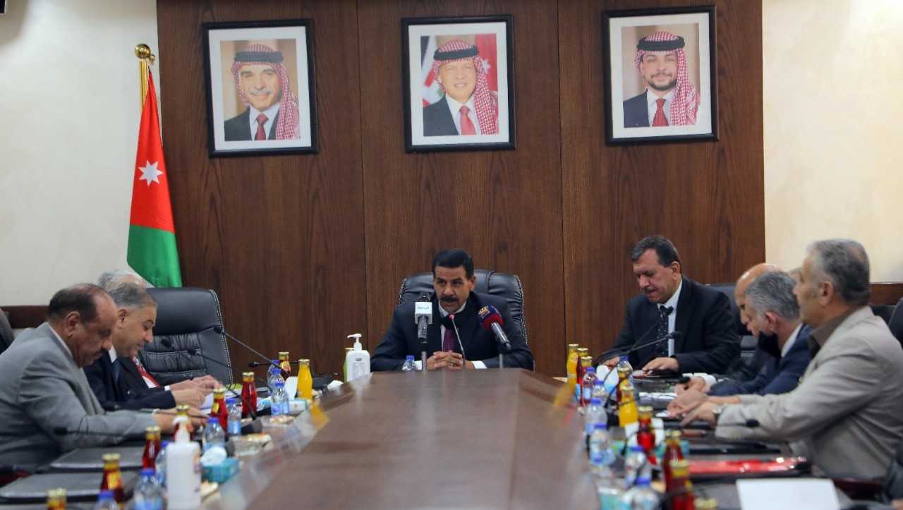القانونية والإدارية النيابية تبحث مشروع البلديات واللامركزية