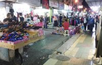 التعدي على الأرصفة والشوارع.. مخالفة للقوانين وحقوق المواطنين